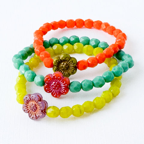 Colorful Beaded Bracelet With Mini Flowers